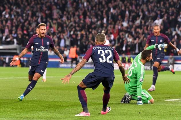 32 Dani Alves psg 10 NEYMAR JR psg JOIE FOOTBALL Paris SG vs Bayern Munich Ligue des Champions 27 09 2017 AnthonyBIBARD FEP Panoramic 