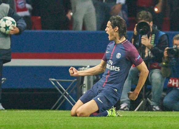 f Sven ULREICH, FCB 26 Torwart. bekommt das 2-0 durch Edinson CAVANI, PSG 9 Torjubel, Jubel nach dem Tor PSG PARIS SAINT GERMAIN - FC BAYERN MUENCHEN Gruppenphase Hinspiel, Fussball UEFA Champions League, Paris, 27.09.2017 CL Saison 2017 2018, FCB,
