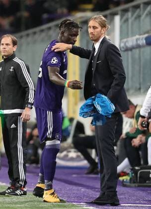 Anderlecht s Kara Mbodji and Anderlecht s interim head coach Nicolas Frutos pictured during the second game in the group stage (Group B) of the UEFA Champions League competition between Belgian soccer team RSC Anderlecht and Scottish Celtic FC, Wednesday 27 September 2017 in Brussels. VIRGINIExLEFOUR  x05173792x