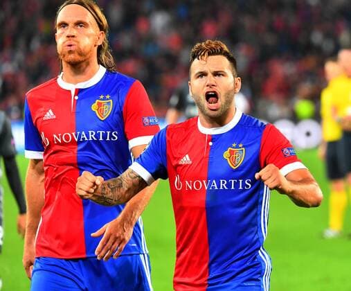 27.09.2017 Basel, Schweiz St.Jakob Park Fussball Herren Saison Saison 2017 2018 Champions League FC Basel L SL Benfica .Bild zeigt Michael Lang und Renato Steffen beider (FC Basel) Aktion Jubel 