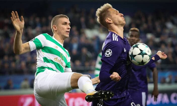 Celtic s Jozo Simunovic and Anderlecht s Lukasz Teodorczyk fight for the ball during the second game in the group stage (Group B) of the UEFA Champions League competition between Belgian soccer team RSC Anderlecht and Scottish Celtic FC, Wednesday 27 September 2017 in Brussels. VIRGINIExLEFOUR  x05173802x