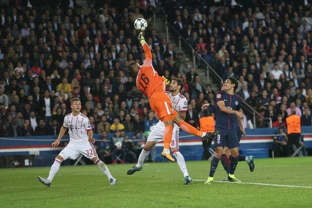 Alphonse Areola ( Paris Saint-Germain 16 ) Javier Martinez (FC Bayern Muenchen 8) Edinson Cavani ( Paris Saint-Germain 9 ), Paris Saint-Germain vs. FC Bayern Muenchen, Champions League, Fussball, 27.09.2017, Paris Copyright: xEibner-Pressefoto HarryxLangerx EP_HLR