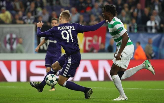 Anderlecht s Lukasz Teodorczyk and Celtic s Dedryck Boyata fight for the ball during the second game in the group stage (Group B) of the UEFA Champions League competition between Belgian soccer team RSC Anderlecht and Scottish Celtic FC, Wednesday 27 September 2017 in Brussels. VIRGINIExLEFOUR  x05173811x