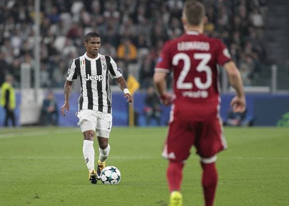 September 27, 2017 - Turin, Italy - Douglas Costa during Champions League match between Juventus and Olympiakos Pirus, in Turin, on September 27, 2017 Juventus v Olympiakos - UEFA Champions League  - ZUMAn230 20170927_zaa_n230_231 Copyright: xLorisxRosellix