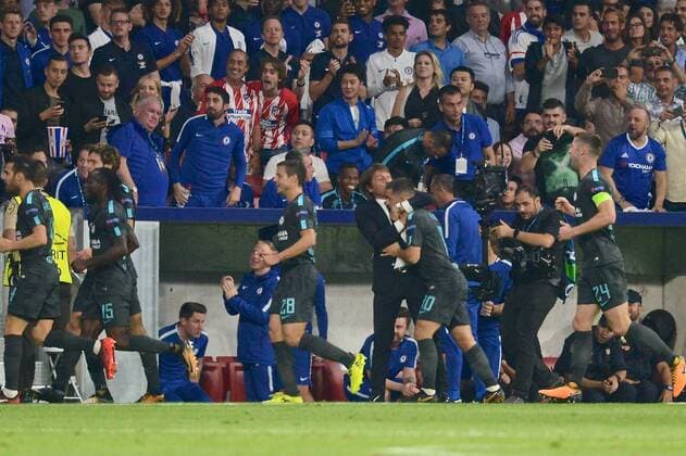 Atletico Madrid v Chelsea UEFA Champions League Chelsea manager Antonio Conte celebrates with his players after ??lvaro Morata scores to make it Atletico Madrid 1 Chelsea 1 during the UEFA Champions League match at the Wanda Metropolitano Stadium, Madrid Content Not Available For UK Newspapers Copyright: xKristianxKanex FIL-10727-0054
