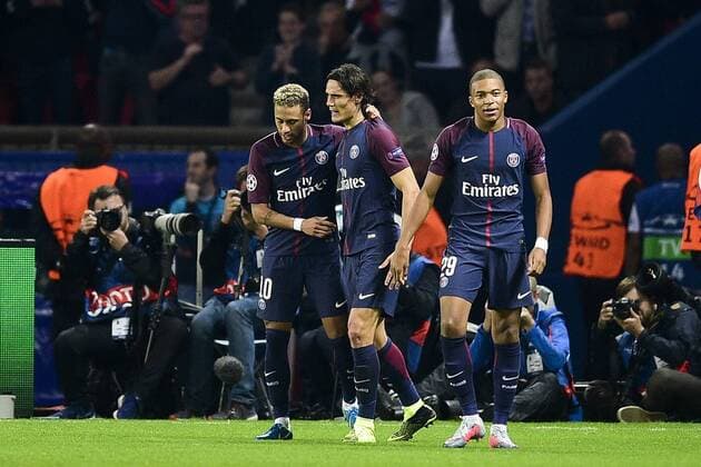 joie des joueurs du PSG apres le 3e but marque par Neymar Jr PSG Kylian Mbappe PSG CAVANI Edinson PSG FOOTBALL PSG vs Bayern de Munich Ligue des Champions 27 09 2017 JBAutissier Panoramic 