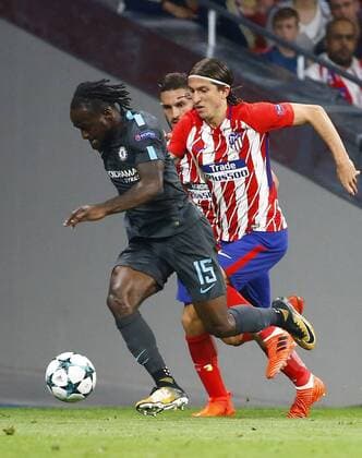 Chelsea s Nigerian midfielder Victor Moses (L) and Atletico de Madrid s Brazilian defender Filipe Luis Kasmirski during the UEFA Champions League match between Atletico de Madrid and Chelsea at the Wanda Metropolitano stadium in Madrid, Spain, 27 September 2017. Atletico de Madrid vs. Chelsea !ACHTUNG: NUR REDAKTIONELLE NUTZUNG!  Copyright: xJ.P.xGandulx MAD046 20170927-636421479319096761