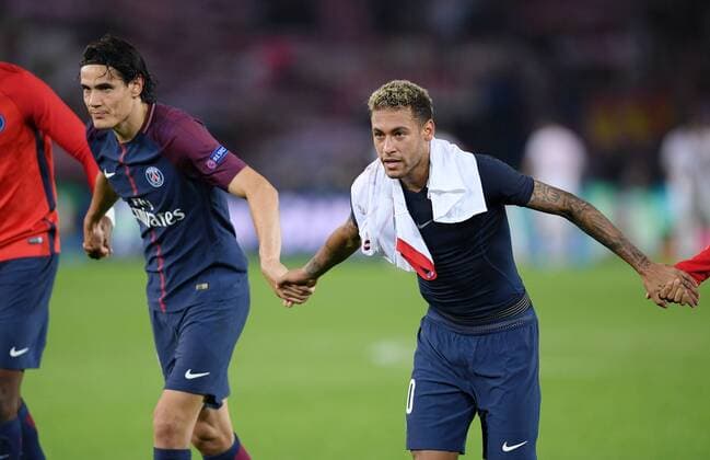 FUSSBALL CHAMPIONS LEAGUE SAISON 2017 2018 GRUPPENPHASE Paris Saint-Germain - FC Bayern Muenchen 27.09.2017 PSG Stars Hand in Hand nach dem Spiel; Neymar (re) und Edinson Cavani Paris 