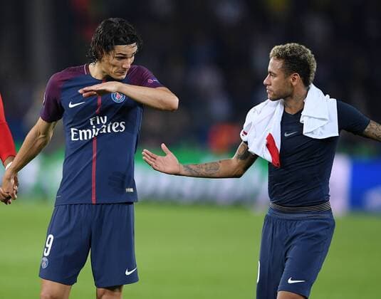 FUSSBALL CHAMPIONS LEAGUE SAISON 2017 2018 GRUPPENPHASE Paris Saint-Germain - FC Bayern Muenchen 27.09.2017 PSG Stars Hand in Hand nach dem Spiel; Neymar (re) und Edinson Cavani Paris 