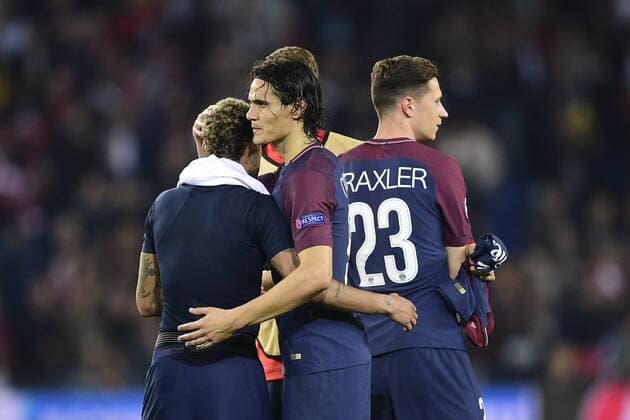 accolade Neymar Jr PSG CAVANI Edinson PSG en fin de match FOOTBALL PSG vs Bayern de Munich Ligue des Champions 27 09 2017 JBAutissier Panoramic 