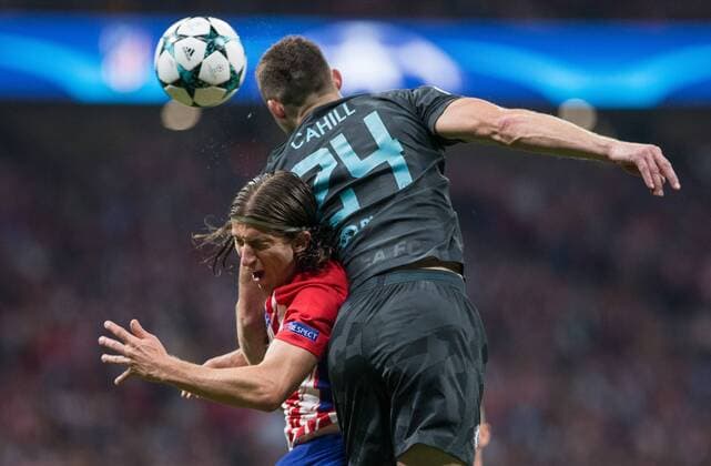 Bilder des Tages - SPORT ChelseaÂ s defense Gary Cahill and Atletico MadridÂ s Brazilian defense Filipe Luis during the UEFA Champions League group C match between Atletico Madrid and Chelsea played at the Wanda Metropolitano Stadium in Madrid on September 27th 2017  xAlbaxSanchezx xAFP7x xFootball.xAtleticoxMadridxvxChelsea.xUEFAxChampionsxLeaguex2017 x