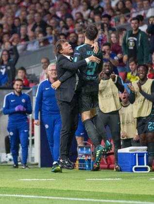 ChelseaÂ s forward Alvaro Morata celebrating after scoring with Antonio Conte during the UEFA Champions League group C match between Atletico Madrid and Chelsea played at the Wanda Metropolitano Stadium in Madrid on September 27th 2017  xAlbaxSanchezx xAFP7x xFootball.xAtleticoxMadridxvxChelsea.xUEFAxChampionsxLeaguex2017 x