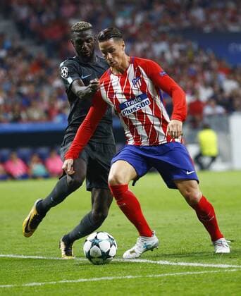 Chelsea s Nigerian defender Victor Moses and Atletico de Madrid s striker Fernando Torres vie for the ball during the UEFA Champions League match between Atletico de Madrid and Chelsea at the Wanda Metropolitano stadium in Madrid, Spain, 27 September 2017. Atletico de Madrid vs. Chelsea !ACHTUNG: NUR REDAKTIONELLE NUTZUNG!  Copyright: xJ.P.xGandulx MAD084 20170927-636421508374137375