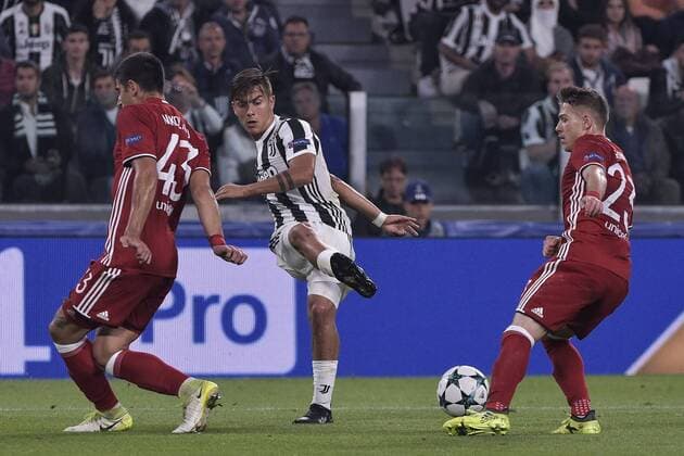 Paulo Dybala Juventus, Dimitris Nikolaou, Leonardo Koutris Olympiacos Torino 27-09-2017 Allianz Stadium Football Champions League 2017 2018 Juventus - Olympiacos Foto Image Insidefoto oneplusnine