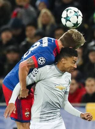 MOSCOW, RUSSIA - SEPTEMBER 27, 2017: CSKA Moscow s Pontus Wernbloom (L) and Manchester United ManU s Jesse Lingard in their 2017 2018 UEFA Champions League Group A football match at CSKA Stadium; Manchester United won 4-1. Sergei Savostyanov TASS  TS0622E7