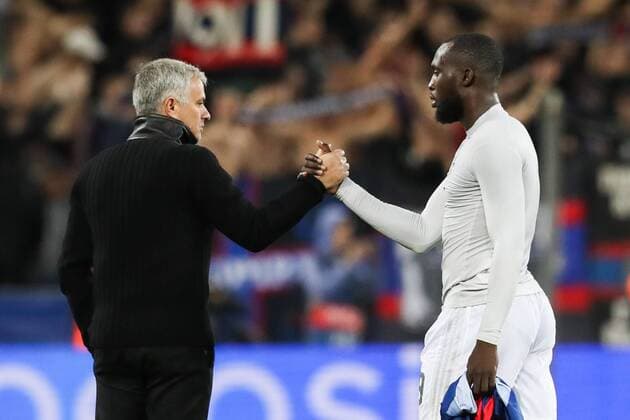 MOSCOW, RUSSIA - SEPTEMBER 27, 2017: Manchester United ManU s manager Jose Mourinho (L) and player Romelu Lukaku celebrate their team s victory in the 2017 2018 UEFA Champions League Group A football match between Manchester United and CSKA Moscow at CSKA Stadium; Manchester United won 4-1. Sergei Savostyanov TASS  TS0622F9