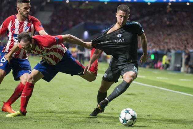 Atletico de Madrid s Juanfran Torres and Chelsea s Eden Hazard during UEFA Champions League match between Atletico de Madrid and Chelsea at Wanda Metropolitano in Madrid, Spain September 27, 2017.  (20170927055)