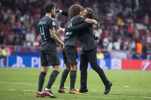 Chelsea s Cesc Fabregas, David Luiz and coach Antonio Conte celebrating the victory during UEFA Champions League match between Atletico de Madrid and Chelsea at Wanda Metropolitano in Madrid, Spain September 27, 2017.  (20170927078)