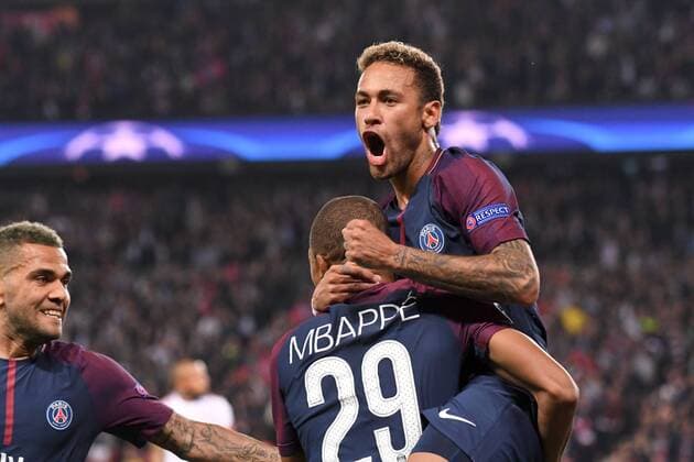 32 Dani Alves psg 10 NEYMAR JR psg JOIE FOOTBALL Paris SG vs Bayern Munich Ligue des Champions 27 09 2017 AnthonyBIBARD FEP Panoramic 