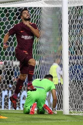 September 27, 2017 - Lisbon, Portugal - Barcelona s Uruguayan forward Luis Suarez (L) celebrates after scoring a goal during the UEFA Champions League football match Sporting vs Barcelona at the Alvalade stadium in Lisbon, Portugal on September 27, 2017. Photo: Sporting v Barcelona - UEFA Champions League  - ZUMAn230 20170927_zaa_n230_361 Copyright: xPedroxFiuzax
