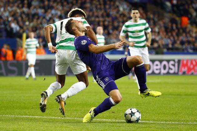 ANDERLECHT, BELGIUM - SEPTEMBER 27 : Scott Sinclair midfielder of Celtic FC and Uros Spajic defender of RSC Anderlecht during the Champions League Group B match between RSC Anderlecht and Celtic FC on September 27, 2017 in Anderlecht, Belgium, 27 09 2017 ( FOOTBALL : Anderlecht vs Celtic Glasgow - Ligue Des Champions - 27 09 2017 PhotoNews Panoramic 