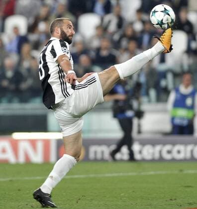Bilder des Tages - SPORT Juventus v Olympiacos F.C. UEFA Champions League Gonzalo Higua?n of Juventus during the UEFA Champions League match at Juventus Stadium, Turin Content Not Available For UK Newspapers Copyright: xStefanoxGnechx FIL-10734-0010