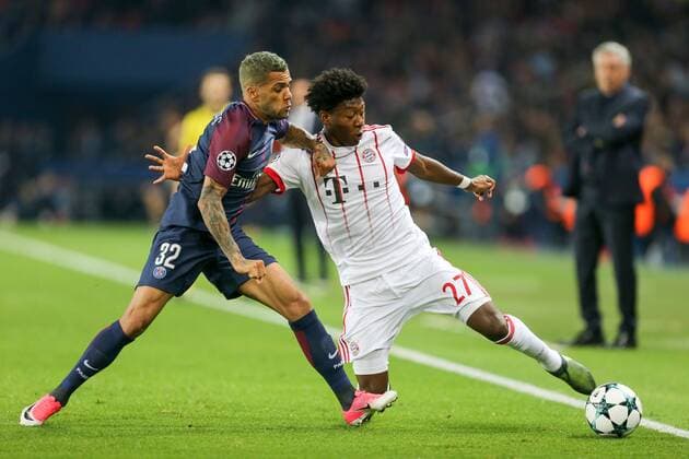 l-r: im Zweikampf, Aktion, mit Dani Alves 32 (Paris Saint-Germain) und David Alaba 27 (FC Bayern Muenchen), Paris Saint-Germain vs. FC Bayern Muenchen, Fussball, Vorrunde, Champions League, 27.09.2017 Paris Paris Frankreich Copyright: xkolbert-press ChristianxKolbertx