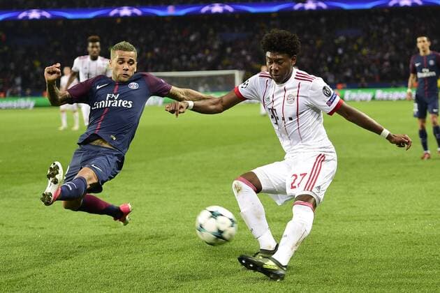 Dani Alves PSG vs David Alaba Bayern Munich FOOTBALL PSG vs Bayern de Munich Ligue des Champions 27 09 2017 JBAutissier Panoramic 