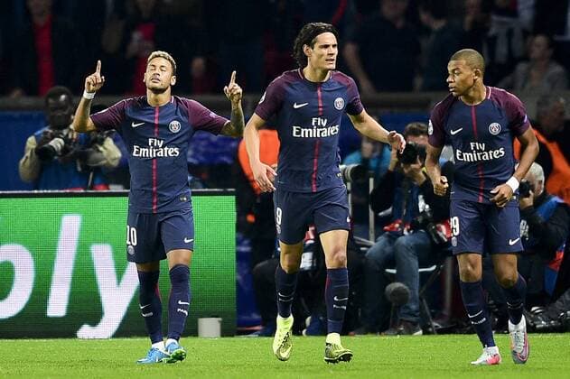 joie des joueurs du PSG apres le 3e but marque par Neymar Jr PSG Kylian Mbappe PSG CAVANI Edinson PSG FOOTBALL PSG vs Bayern de Munich Ligue des Champions 27 09 2017 JBAutissier Panoramic 