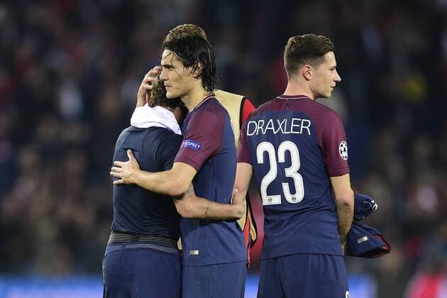 accolade Neymar Jr PSG CAVANI Edinson PSG en fin de match FOOTBALL PSG vs Bayern de Munich Ligue des Champions 27 09 2017 JBAutissier Panoramic 