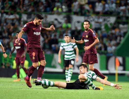 (170928) -- LISBON, Sept. 28, 2017 -- Barcelona s Luis Suarez (L) vies with Sporting s Sebastian Coates during the UEFA Champions League group D match between Sporting CP and FC Barcelona Barca in Lisbon, Portugal, on Sept. 27, 2017. Barcelona won 1-0. ) (SP)PORTUGAL-LISBON-FOOTBALL-CHAMPIONS LEAGUE-BARCELONA-SPORTING ZhangxLiyun 