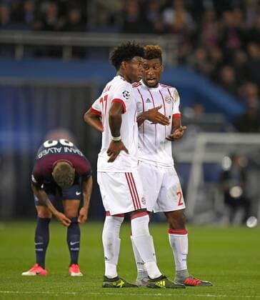27.09.2017, Fussball UEFA Champions League 2017 2018, Gruppenphase, 2.Spieltag, Paris Saint Germain - FC Bayern München, im Stade du Parc des Princes in Paris. v.li: Jerome Boateng (FC Bayern München) und Kingsley Coman (Bayern München) unzufrieden. 