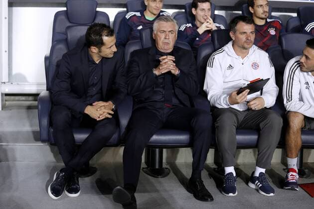 ANCELOTTI Carlo Trainer Team FC Bayern Muenchen mit SALIHAMIDZIC Hasan UEFA Champions League Saison 2017-2018 Gruppe B Spiel Paris Saint Germain - FC Bayern Muenchen am 27. September 2017 im Parc des Princes in Paris 