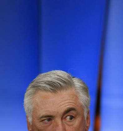 27.09.2017, Fussball UEFA Champions League 2017 2018, Gruppenphase, 2.Spieltag, Paris Saint Germain - FC Bayern München, im Stade du Parc des Princes in Paris. Trainer Carlo Ancelotti (FC Bayern München) nachdenklich. 