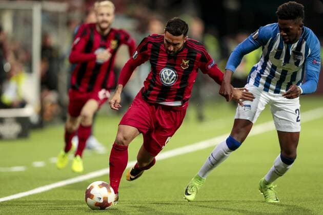 170928 Östersunds Saman Ghoddos och Hertha Berlins Jordan Torunarigha under fotbollsmatchen i Europa League mellan Östersund och Hertha Berlin den 28 september 2017 i Östersund.  Copyright: TOBIASxNYKÄNEN BB170928TN004