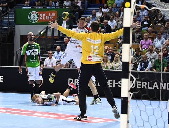28.09.2017, xjhx, Handball HBL, HSG Wetzlar - DHfK Leipzig, emspor, v.l. Yves Kunkel (DHFK Leipzig), Benjamin Buric (HSG Wetzlar) Wetzlar