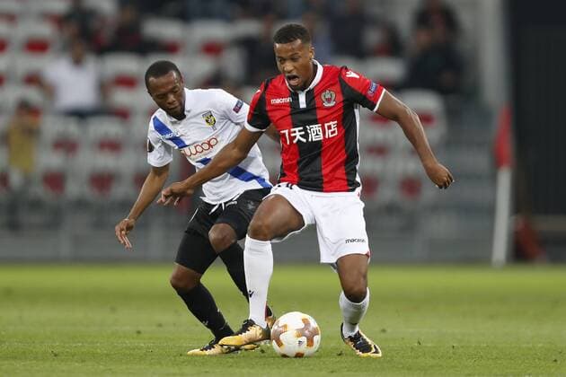 (L-R) Thulani Serero of Vitesse, Alassane Plea of OCG Nice during the UEFA Europa League group K match match between OGC Nice and Vitesse Arnhem on September 28, 2017 at the Allianz Riviera in Nice, France UEFA Europa League 2017 2018 xVIxVIxImagesx xMauricexvanxSteenxIVx 8879271