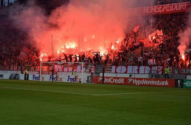 28.09.2017, xjpx, Fussball Europa League, 1.FC Koeln - Roter Stern Belgrad, emspor v.l. Pyrotechnik im Block der Koelner Koeln