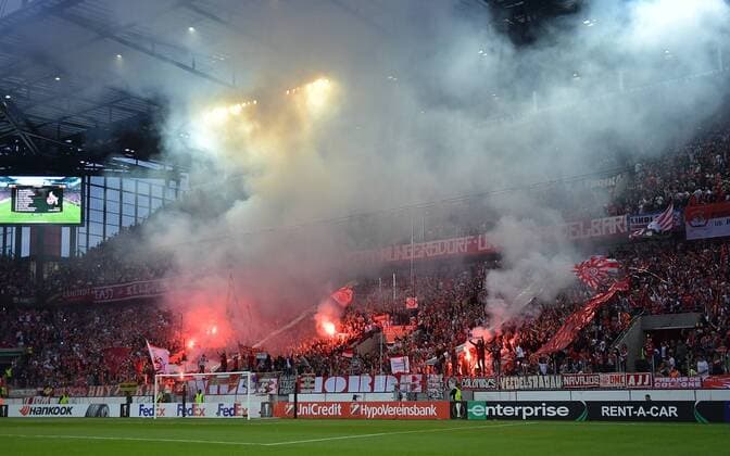 28.09.2017, xjpx, Fussball Europa League, 1.FC Koeln - Roter Stern Belgrad, emspor v.l. Pyrotechnik im Block der Koelner Koeln
