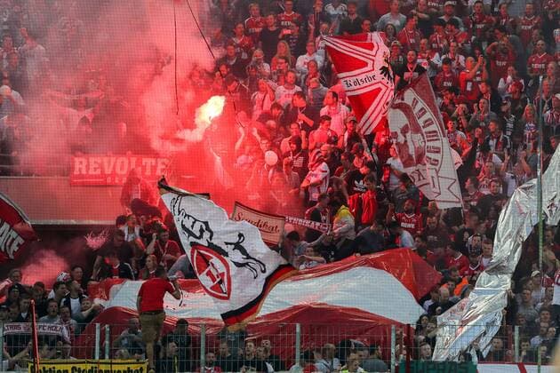 Koeln, Deutschland 28.09.2017, UEFA Europa League - 2017 18 Season, 2nd game day, 1. FC Koeln - Roter Stern Belgrad, Koeln Fans zuenden Pyrotechnik ( DeFodi048