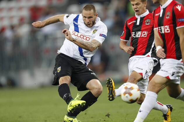 (L-R) Tim Matavz of Vitesse, Vincent Koziello of OCG Nice, Maxime Le Marchand of OCG Nice during the UEFA Europa League group K match match between OGC Nice and Vitesse Arnhem on September 28, 2017 at the Allianz Riviera in Nice, France UEFA Europa League 2017 2018 xVIxVIxImagesx xMauricexvanxSteenxIVx 8879292