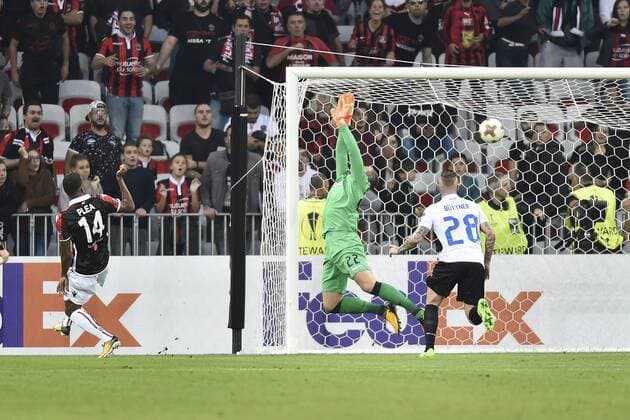 NICE, Nice - Vitesse, Voetbal, Seizoen 2017 2018, Europa League, 28-09-2017, Allianz Riviera, Alassane Plea schiet de 1-0 achter Remko Pasveer Nice - Vitesse  x1735101x