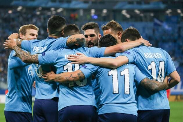 ST PETERSBURG, RUSSIA - SEPTEMBER 28, 2017: FC Zenit St Petersburg s players celebrate scoring in their 2017-18 UEFA Europa League Group L Round 2 football match against FC Real Sociedad at Saint Petersburg Stadium. Peter Kovalev TASS  TS0624BC
