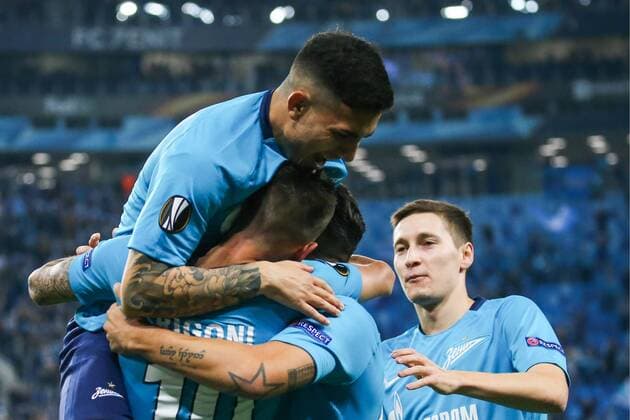ST PETERSBURG, RUSSIA - SEPTEMBER 28, 2017: FC Zenit St Petersburg s Sebastian Driussi, Emiliano Rigoni, and Daler Kuzyayev (L-R) celebrate scoring in their 2017-18 UEFA Europa League Group L Round 2 football match against FC Real Sociedad at Saint Petersburg Stadium. Peter Kovalev TASS  TS0624C0