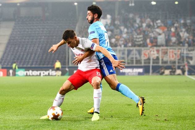 SOCCER - EL, RBS vs Marseille SALZBURG,AUSTRIA,28.SEP.17 - SOCCER - UEFA Europa League, group stage, Red Bull Salzburg vs Olympique Marseille. Image shows Stefan Lainer (RBS) and Morgan Sanson (Marseille). GEPAxpictures xFelixxRoittner