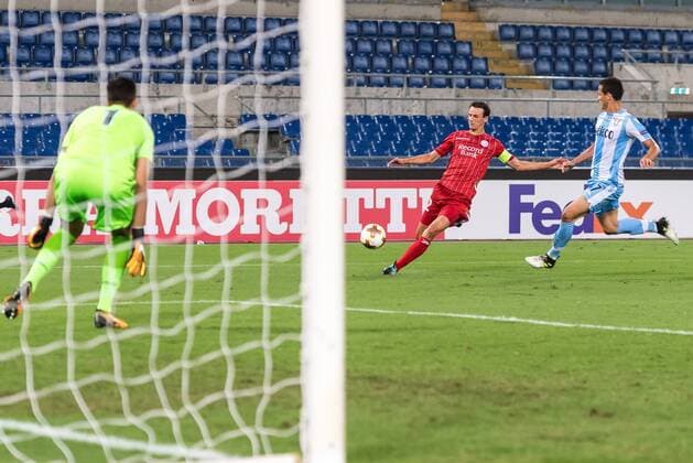 (L-R) goalkeeper Thoma Strakosha of SS Lazio, Davy de Fauw of SV Zulte Waregem, Luis Felipe Ramos Marchi of SS Lazio during the UEFA Europa League group K match between Lazio Roma and Zulte Waregem at Stadio Olimpico on September 28, 2017 in Rome, Italy UEFA Europa League 2017 2018 xVIxVIxImagesx xGerritxvanxKeulenxIVx 8879380