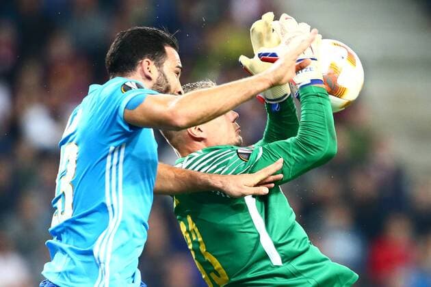 SOCCER - EL, RBS vs Marseille SALZBURG,AUSTRIA,28.SEP.17 - SOCCER - UEFA Europa League, group stage, Red Bull Salzburg vs Olympique Marseille. Image shows Adil Rami (Marseille) and Alexander Walke (RBS)-. GEPAxpictures xFelixxRoittner
