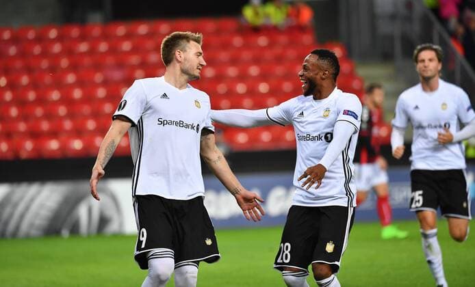 Fotball Menn UEFA Europa League Rosenborg - Vardar Lerkendal Stadium, Trondheim, Norway 28 September 2017 Nicklas Bendtner (V) har scoret 1-0 for Rosenborg og blir gratulert av Samuel Adegbenro Foto : Arve Johnsen, Digitalsport 