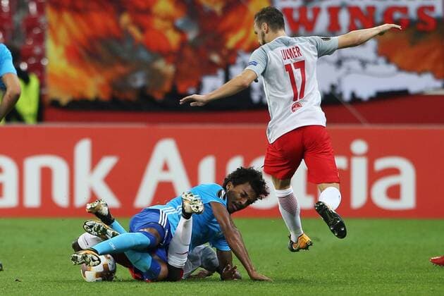SOCCER - EL, RBS vs Marseille SALZBURG,AUSTRIA,28.SEP.17 - SOCCER - UEFA Europa League, group stage, Red Bull Salzburg vs Olympique Marseille. Image shows Luiz Gustavo (Marseille) and Andreas Ulmer (RBS). GEPAxpictures xMathiasxMandl