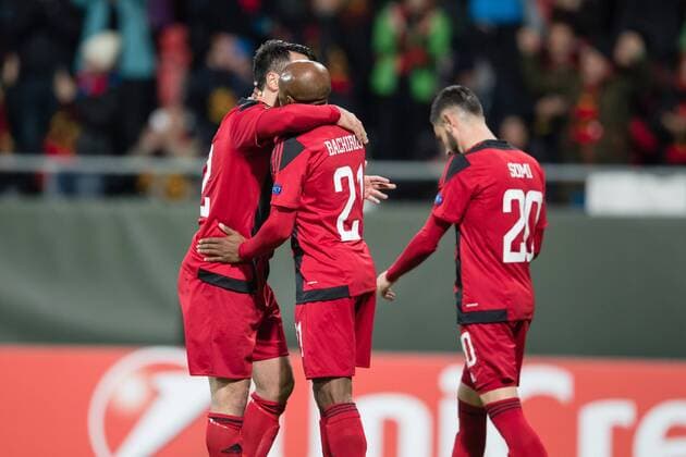 170928 Östersunds Brwa Nouri, Fouad Bachirou och Gabriel Somi jublar efter att Brwa Nouri gjort 1-0 malet pa straff under fotbollsmatchen i Europa League mellan Östersund och Hertha Berlin den 28 september 2017 i Östersund.  Copyright: TOBIASxNYKÄNEN BB170928TN015